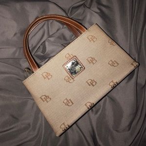 Dooney & Bourke